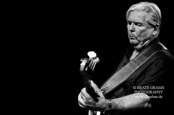 "Blues for Gary" by Henrik Freischlader - 22.04.2017 Räucherei Kiel
