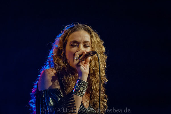 Dana Fuchs Band "Love Lives On Tour" - 12.10.2018 Räucherei Kiel