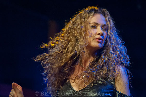 Dana Fuchs Band "Love Lives On Tour" - 12.10.2018 Räucherei Kiel