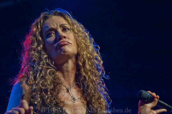 Dana Fuchs Band "Love Lives On Tour" - 12.10.2018 Räucherei Kiel