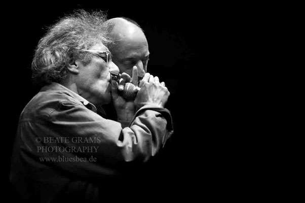 vlnr Chris Turner (bluesharp) Ex-Weltmeister &  Henry Heggen - 5. Kieler Woche Blues Nacht, Rathausbühne Kiel, 20.06.2016