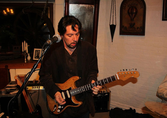 Foto:K.U.Schlüter - Mac Arnold & Plate Full O'Blues, 29.10.2010 "Alte Mühle" Eutin