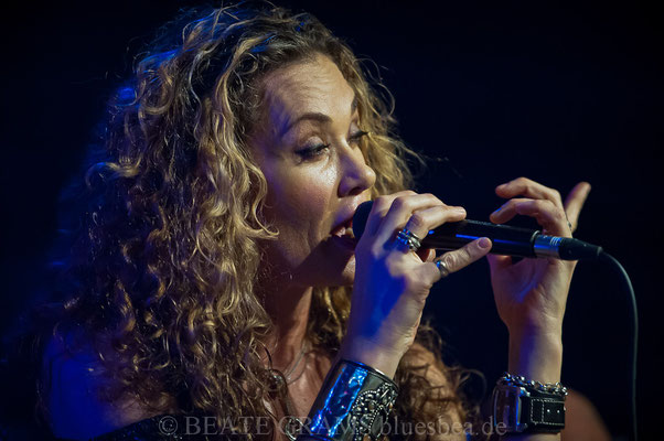 Dana Fuchs Band "Love Lives On Tour" - 12.10.2018 Räucherei Kiel