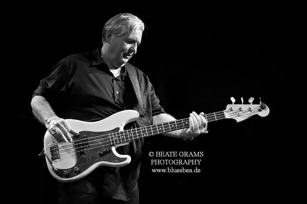 "Blues for Gary" by Henrik Freischlader - 22.04.2017 Räucherei Kiel