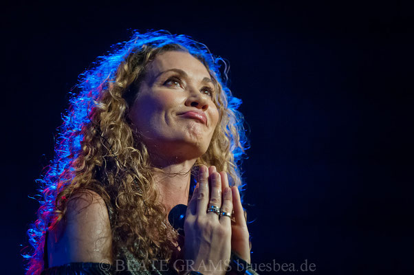 Dana Fuchs Band "Love Lives On Tour" - 12.10.2018 Räucherei Kiel