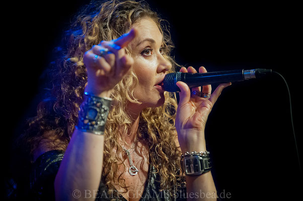 Dana Fuchs Band "Love Lives On Tour" - 12.10.2018 Räucherei Kiel