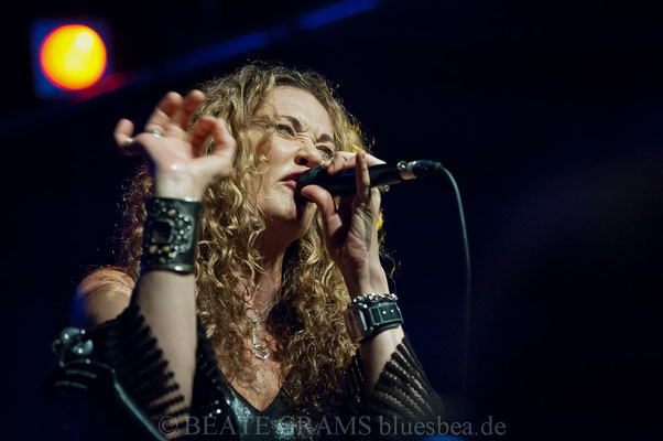 Dana Fuchs Band "Love Lives On Tour" - 12.10.2018 Räucherei Kiel