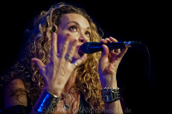 Dana Fuchs Band "Love Lives On Tour" - 12.10.2018 Räucherei Kiel