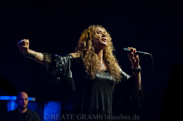 Dana Fuchs Band "Love Lives On Tour" - 12.10.2018 Räucherei Kiel