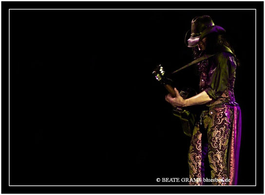 ERIC SARDINAS & BIG MOTOR - 28. Oktober 2011 – Downtown Bluesclub Hamburg