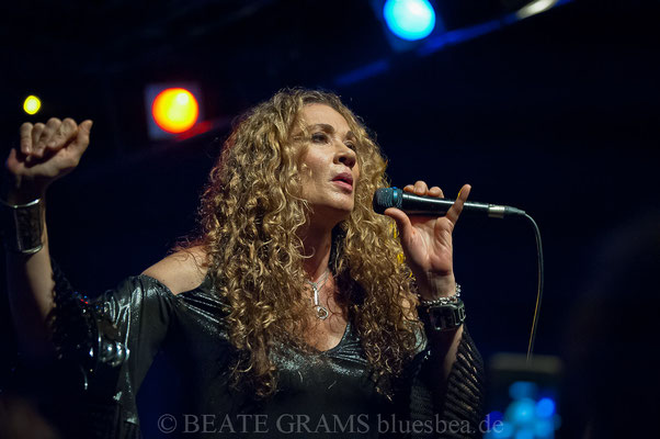 Dana Fuchs Band "Love Lives On Tour" - 12.10.2018 Räucherei Kiel