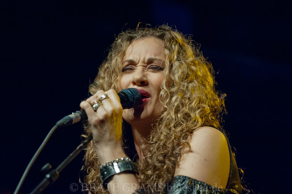 Dana Fuchs Band "Love Lives On Tour" - 12.10.2018 Räucherei Kiel