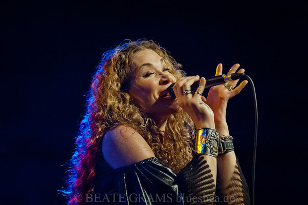 Dana Fuchs Band "Love Lives On Tour" - 12.10.2018 Räucherei Kiel