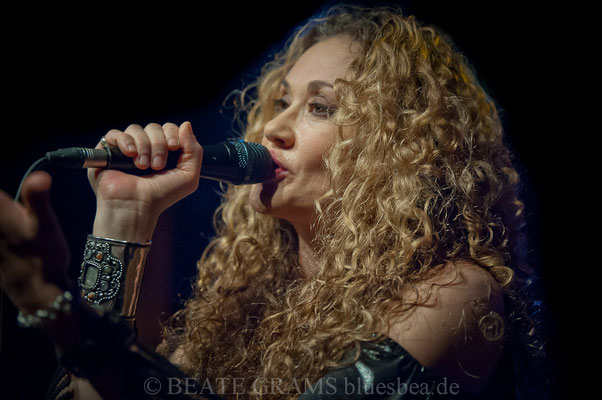 Dana Fuchs Band "Love Lives On Tour" - 12.10.2018 Räucherei Kiel