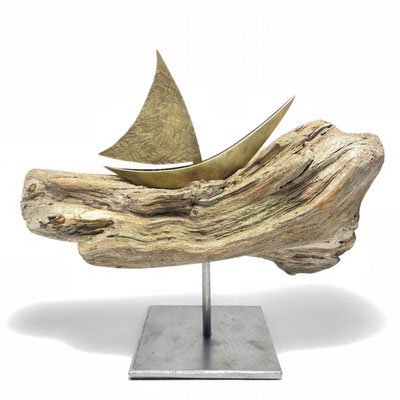 "Wellental" mit Standfuß aus Eisen. Höhe 16,5 cm (verk.)