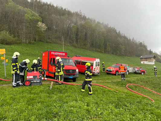 Koordination der Feuerwehren im Gelände.