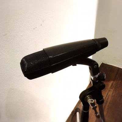 SENNHEISER MD421　￥220/h　ドラムのタムやバスドラムに