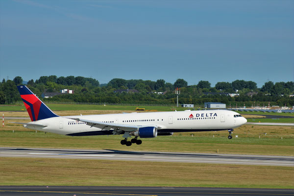 Boeing 767-400ER Delta, in Düsseldorf, 07.07.2018, Steve Baaß