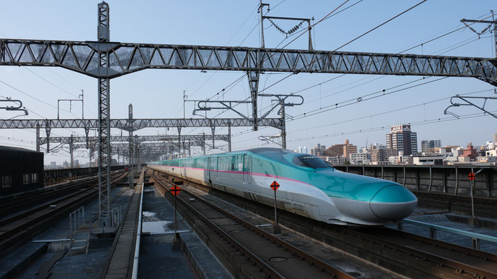 大宮駅の新幹線E5(U2), Shinkansen E5, Formation U2 in Omiya von Ingo Weidler