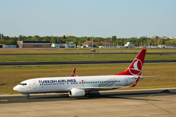 Eine Boeing 737-800 der Turkish Airlines am 29.04.2019 in Berlin-Tegel von Steve Baaß
