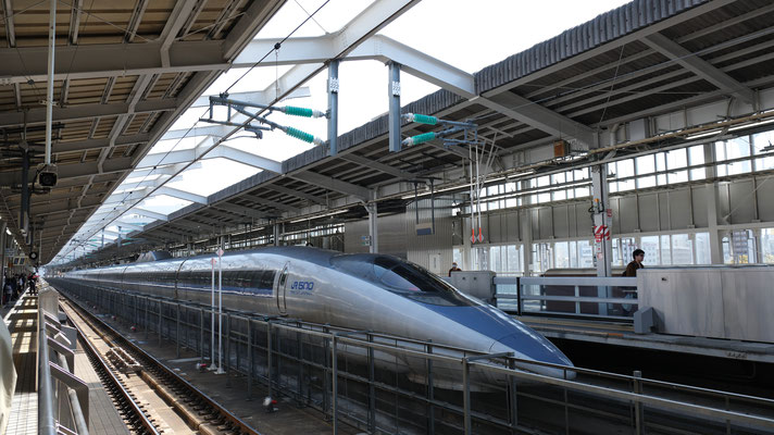 新大阪駅の新幹線500(V4), Shinkansen 500, Formation V4 in Shin-Osaka von Ingo Weidler
