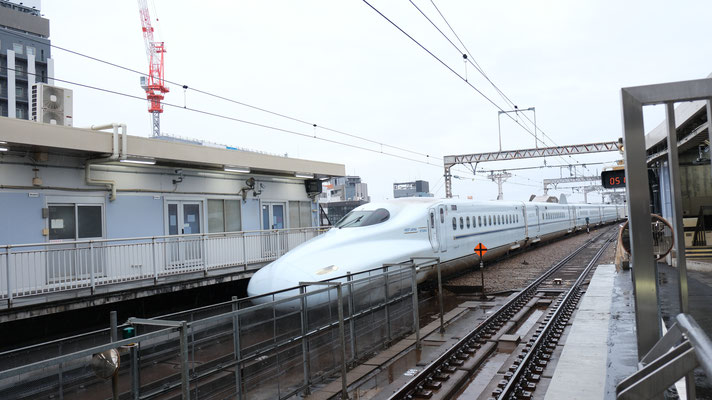 新大阪駅の新幹線N700(S13), Shinkansen N700, Formation S13 in Shin-Osaka von Ingo Weidler