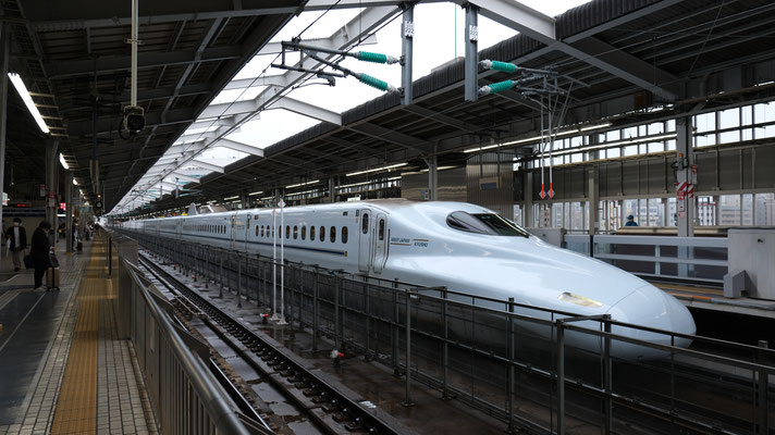 新大阪駅の新幹線N700(S2), Shinkansen N700, Formation S2 in Shin-Osaka von Ingo Weidler