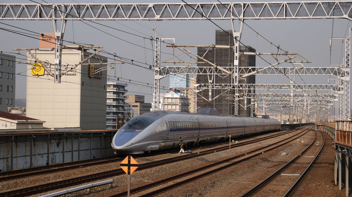 福山駅の新幹線500(V3), Shinkansen 500, Formation V3 in Fukuyama von Ingo Weidler