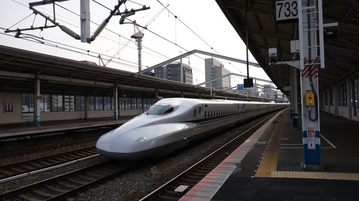 福山駅の新幹線N700A(F10), Shinkansen N700Advanced, Formation F10 in Fukuyama von Ingo Weidler