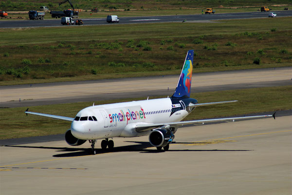 A320 Smallplanet, Juli 2018, Köln-Bonn, Steve Baaß