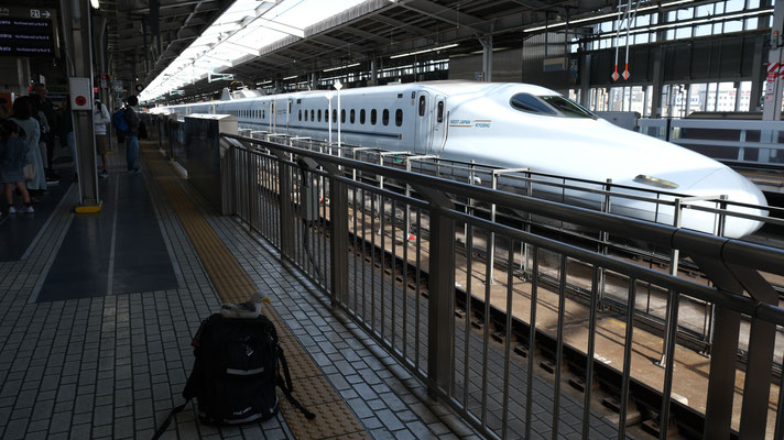 新大阪駅の新幹線N700(S7), Shinkansen N700, Formation S7 in Shin-Osaka von Ingo Weidler