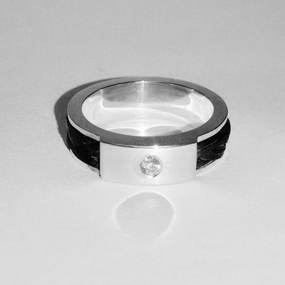 Zilveren ring met paarden haar vlechtje en zirkonia vanaf € 190 