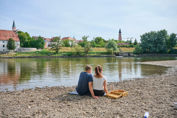 Wie wäre es mit einem Sommer-Picknick am Donaustrand? © Tourismusverband Ostbayern e.V., Fotograf: Gerhard Illig 