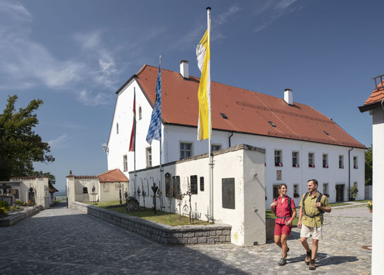 Wallfahrtskirche Mariä Himmelfahrt auf dem Bogenberg © Tourismusverband Ostbayern e.V., Fotograf Stefan Gruber