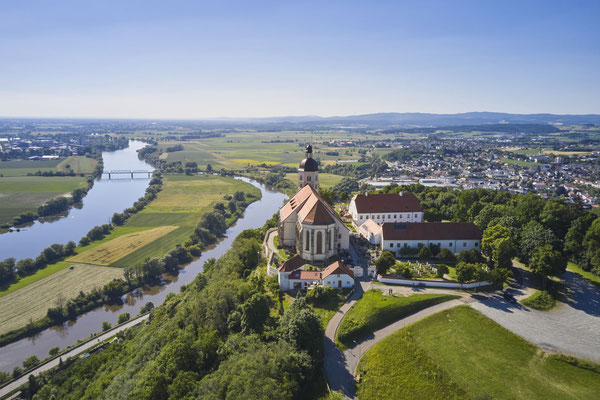 Der Bogenberg mit Wallfahrtskirche und Museum © Tourismusverband Ostbayern e.V., Foto: woidlife-photography.de