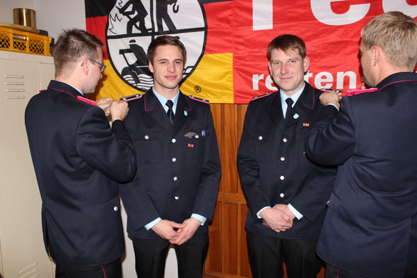 Zu Hauptfeuerwehrmännern wurden Moritz Meyer und Henning Jahnke (v.l) befördert