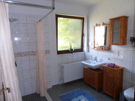 Badezimmer "Toskana" mit ebenerdiger Dusche