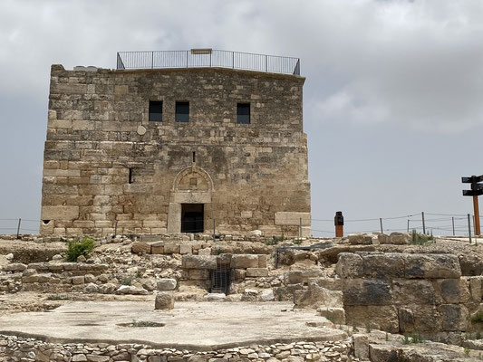 ThP 230603 - Israël- Tzippori - Het gerestaureerde Kruisvaardersfort uit de twaalfde eeuw.