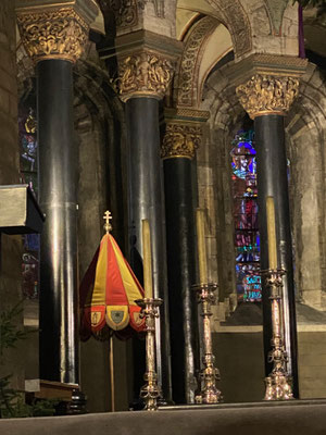 ThP 221219 Maastricht - Onze Lieve Vrouwebasiliek - Conopeum - Ereteken van de Basilica Minor - Paus Pius 20 februari 1933.