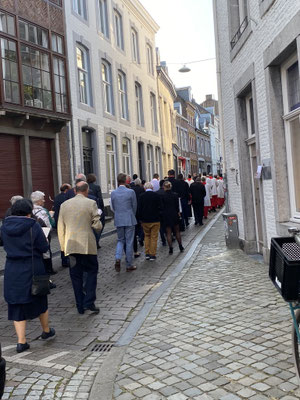 ThP 230529 Maastricht - Deelnemers van 'De Grote Bidweg'.