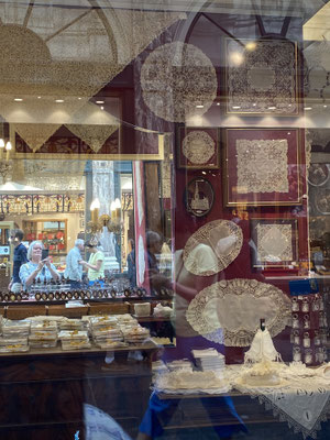 ThP 230630 - Brussel - Brussels kantwerk en chocolade in de Reine Galerie - Wat fotografeer ik eigenlijk?