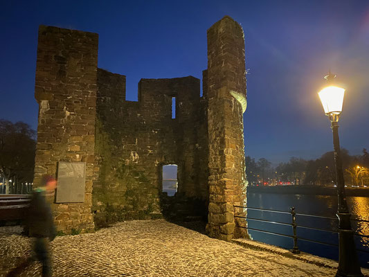 ThP 221217 De Maaspunttoren of Lambrechtsrondeel is een restant van de eerste stadsmuur van Wijck (1318); de oostelijke wijk van Maastricht.
