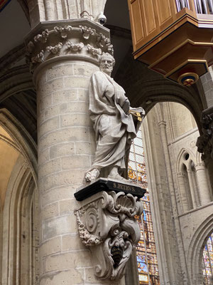 ThP 230630 Brussel - Kathedraal - Sint-Petrus (Van Mildert, 1654) - Hm, ik vind deze Petrus nogal arrogant afgebeeld.