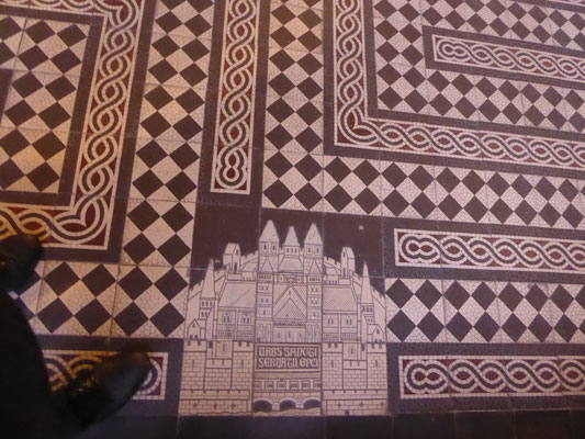 Labyrinth in het Bergportaal - Beginnen in Maastricht, voorafbeelding van het Heilige Jeruzalem.