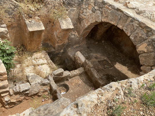 ThP 230603 Israël - Tzippori - Water is van levensbelang, het water dat met een aquaduct uit Nazareth komt, wordt in de eerste eeuw in waterreservoirs opgeslagen.