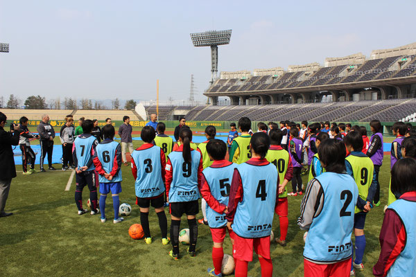 長野から世界へ 米国大学女子サッカーセレクションキャンプが長野県にて開催 アメリカでスポーツ留学にチャレンジする学生選手を応援します 留学プランニング トライアウト開催 国際交流イベント運営 野球留学 サッカー留学 アスレチックトレーナー留学 長野から世界へ 米国大学女子サッカーセレクションキャンプが長野県にて開催 アメリカでスポーツ留学にチャレンジする学生選手を応援します 留学プランニング トライアウト開催 国際交流イベント運営 野球留学 サッカー留学 アスレチックトレーナー留学