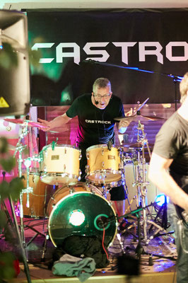 In Insiderkreisen heißt Castrock-Drummer Holgi "Bam-Bam" - aus Gründen :)