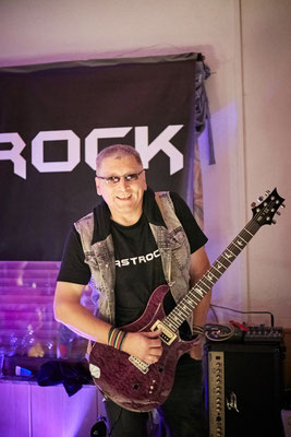 Ein strahlendes Lächeln für die Kamera von Castrock-Gitarrist Hansi