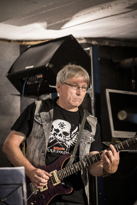 Nicht ohne seine Weste: Der lässige Jeans-Look fehlt bei keiner Castrock-Show. 