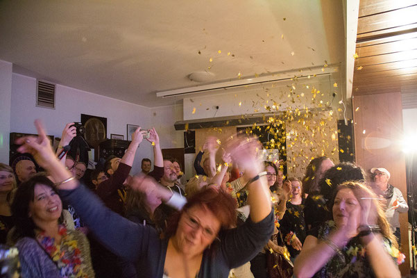 Beim Castrock-Konzert darf der Konfettiregen nicht fehlen.